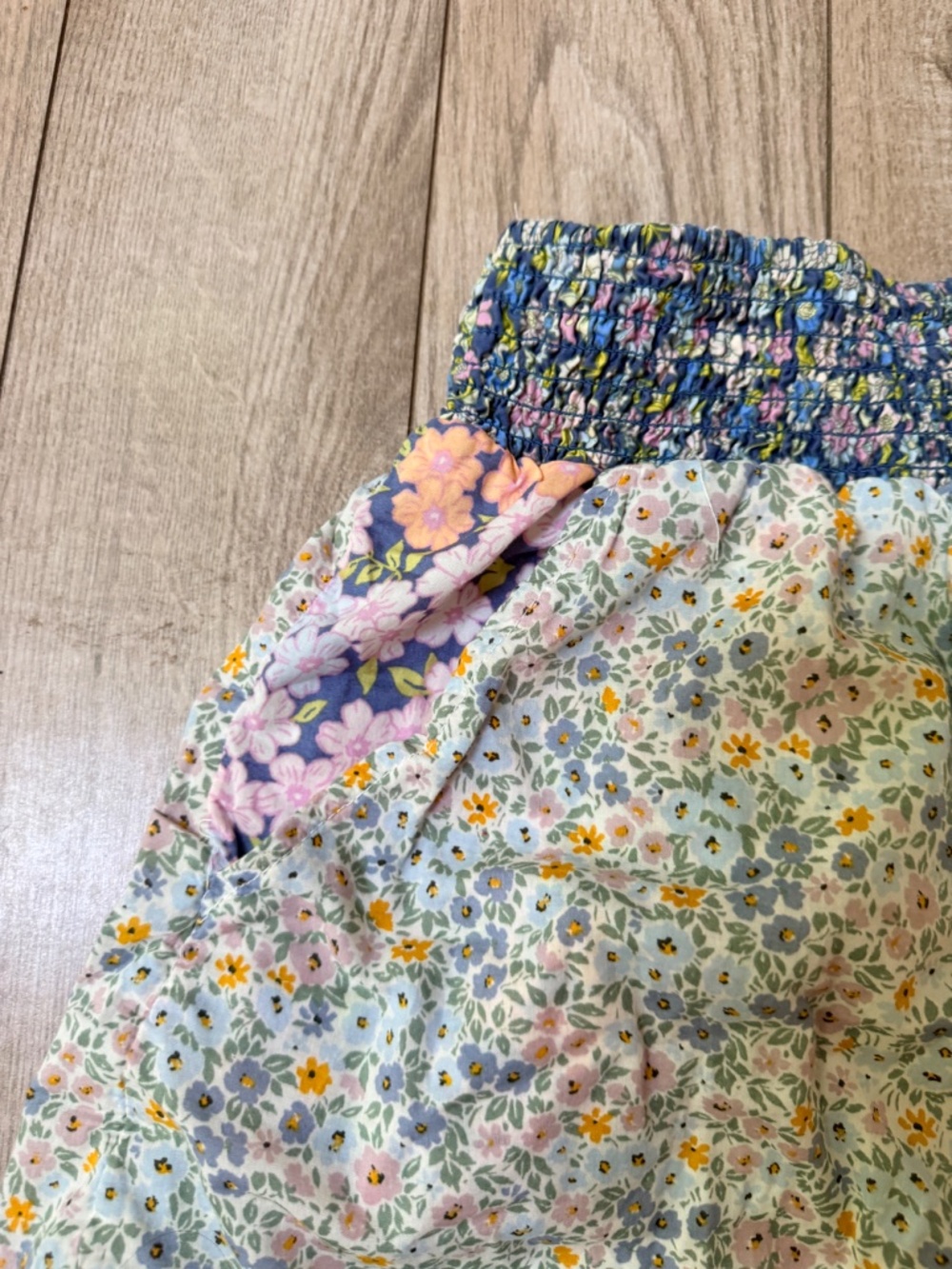 AEO Resort shorts Blue flowers with smocked waist size Small - Picture 2 of 8